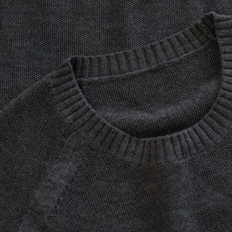 ISOBAA Mens Merino Moss Stitch Sweater (Smoke/Charcoal) | Sportpursuit
